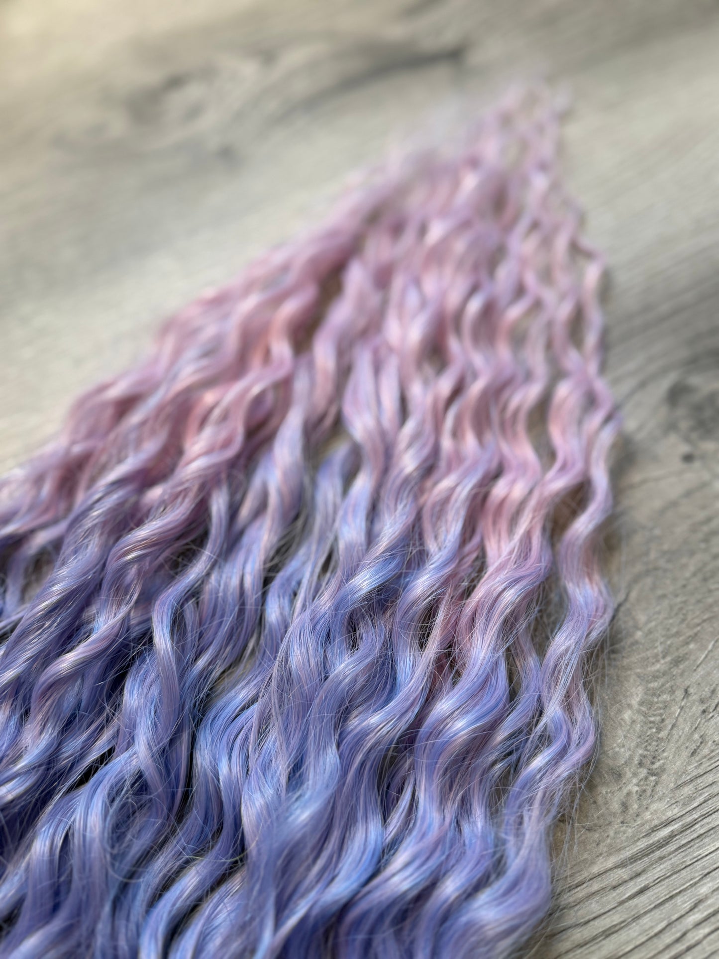 Violet to blush ombré wave