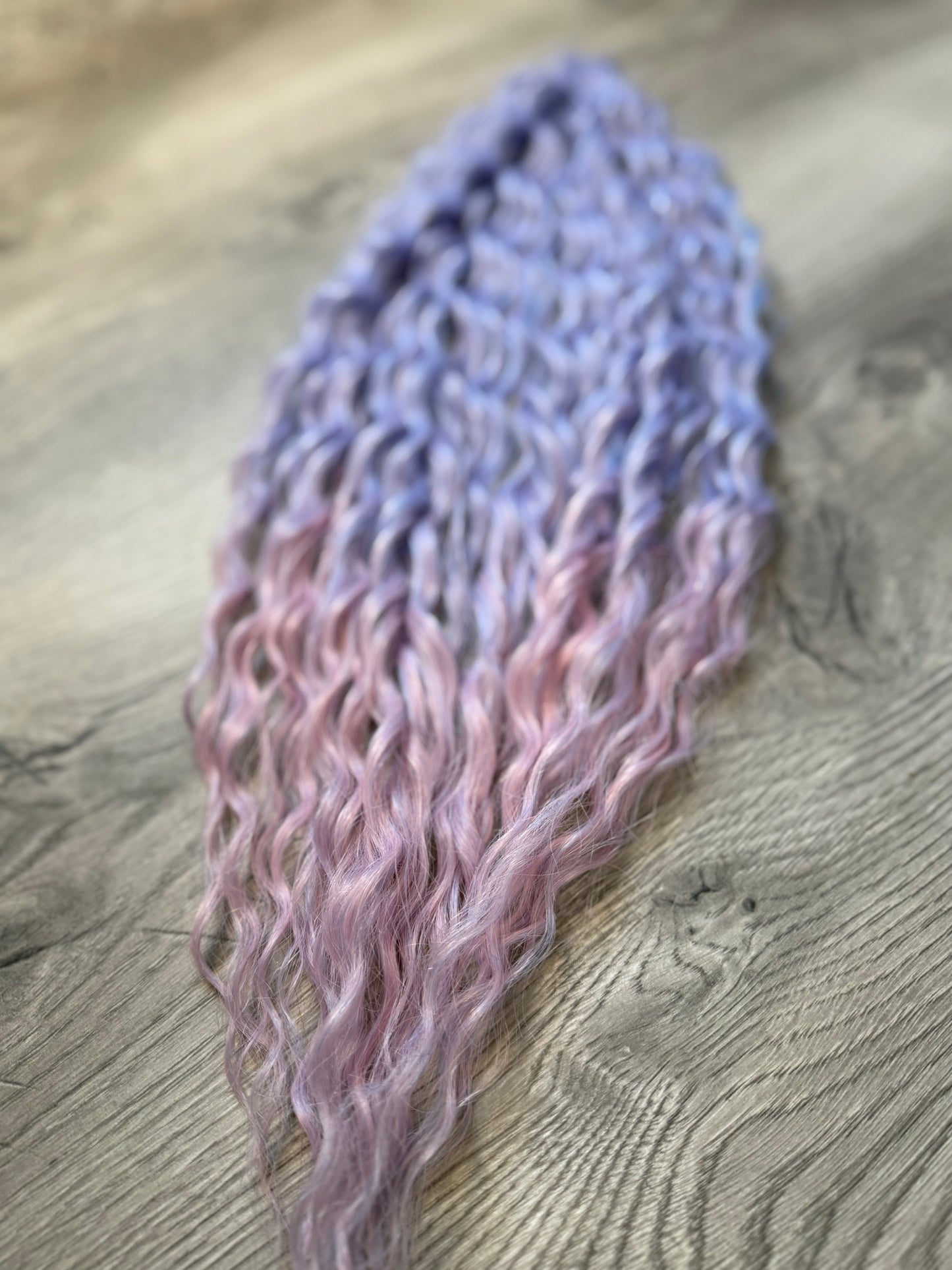 Violet to blush ombré wave