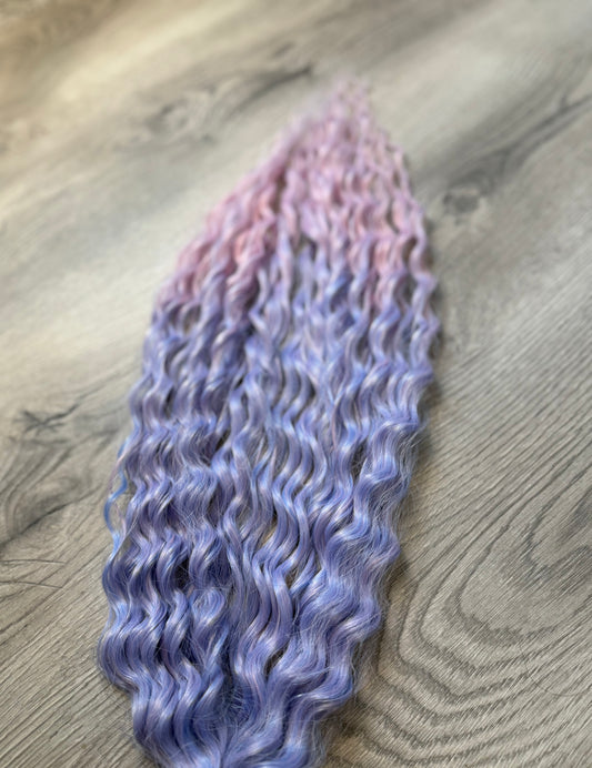 Violet to blush ombré wave