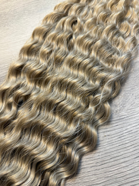 Dirty blonde waves